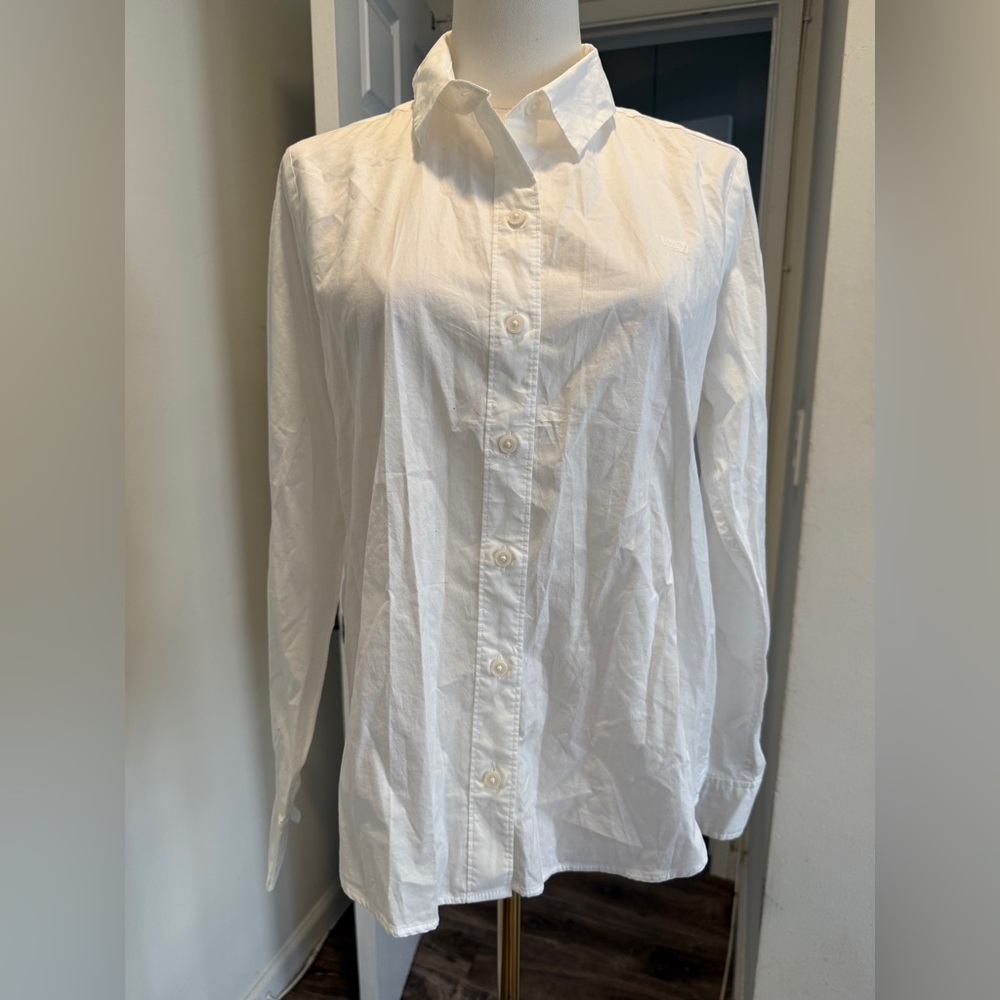 Levi’s Classic Fit Button-Down Shirt – White (Size S)